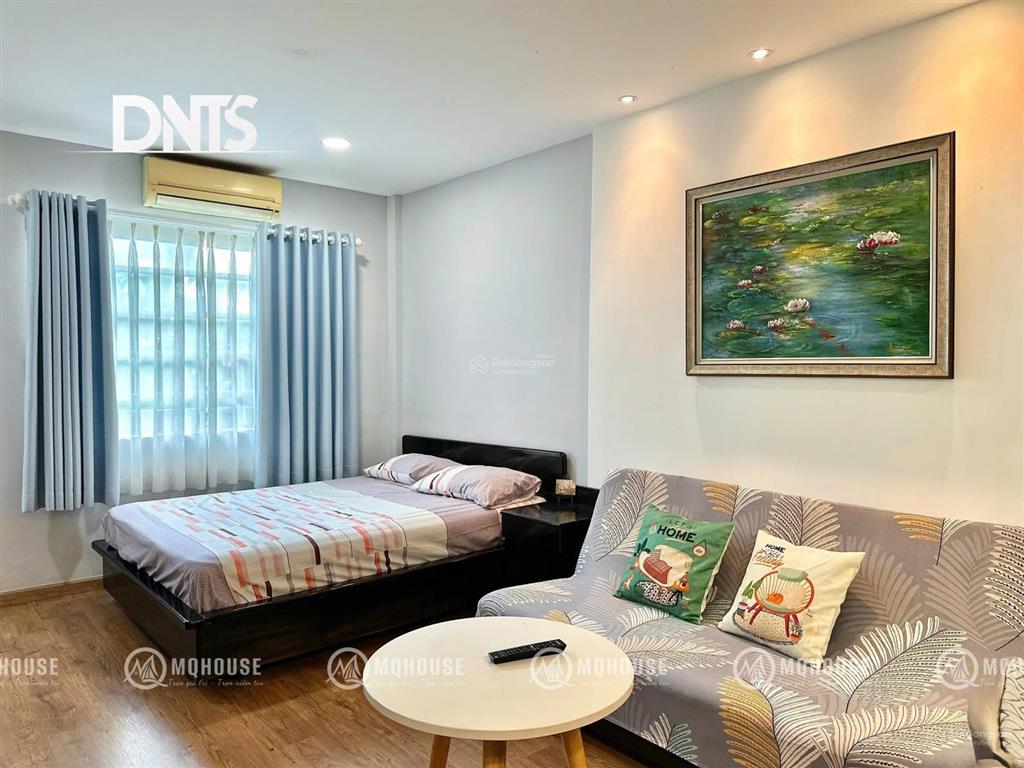 Cho thuê căn hộ ban công lớn45m2 view thoáng đẹp đường rộng oto hoàng sa ngay cầu bông quận 1