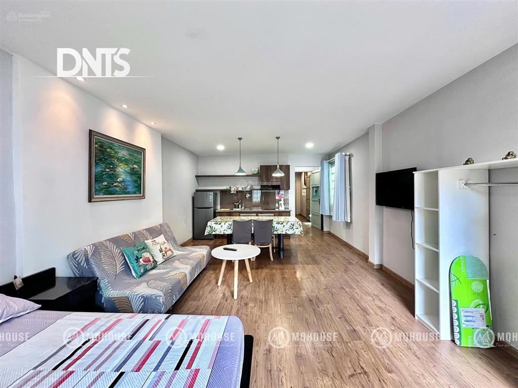 Cho thuê căn hộ ban công lớn45m2 view thoáng đẹp đường rộng oto hoàng sa ngay cầu bông quận 1