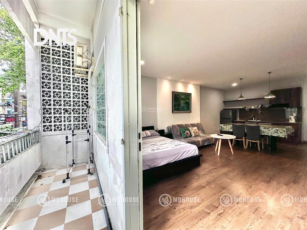Cho thuê căn hộ ban công lớn45m2 view thoáng đẹp đường rộng oto hoàng sa ngay cầu bông quận 1