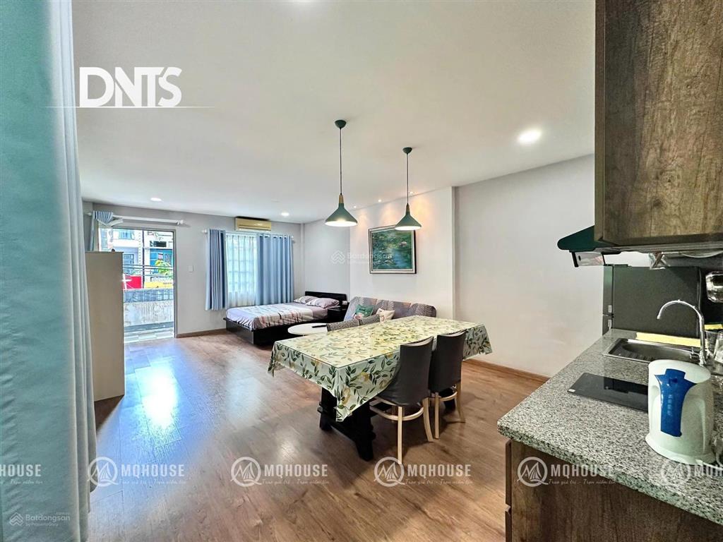 Cho thuê căn hộ ban công lớn45m2 view thoáng đẹp đường rộng oto hoàng sa ngay cầu bông quận 1