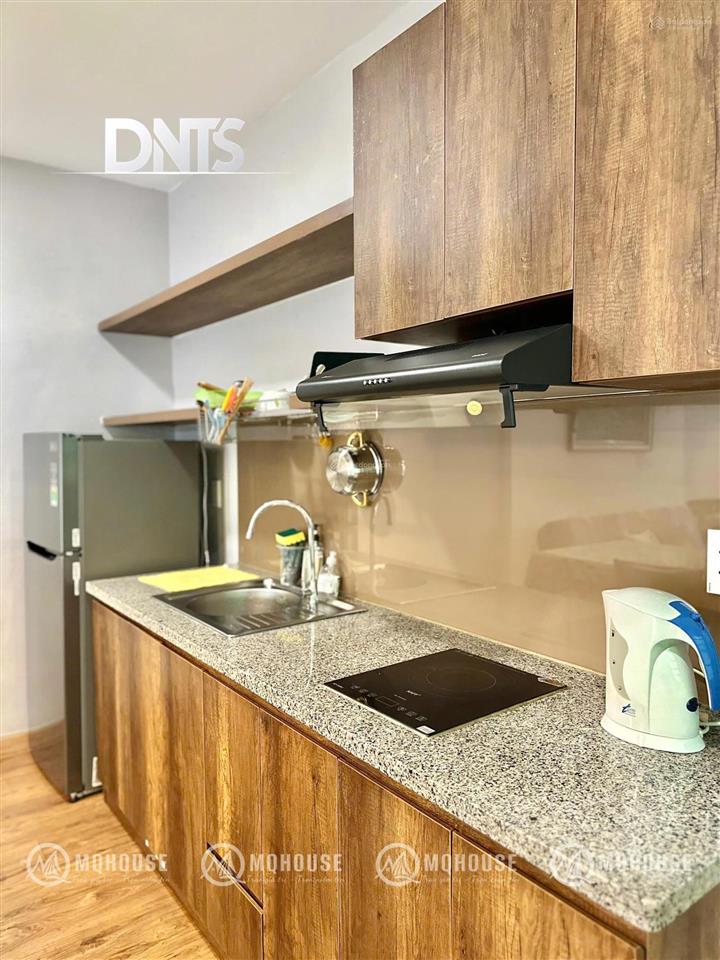 Cho thuê căn hộ ban công lớn45m2 view thoáng đẹp đường rộng oto hoàng sa ngay cầu bông quận 1