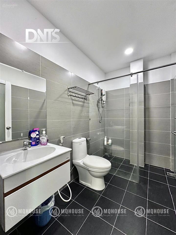 Cho thuê căn hộ ban công lớn45m2 view thoáng đẹp đường rộng oto hoàng sa ngay cầu bông quận 1