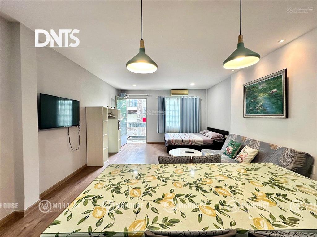 Cho thuê căn hộ ban công lớn45m2 view thoáng đẹp đường rộng oto hoàng sa ngay cầu bông quận 1