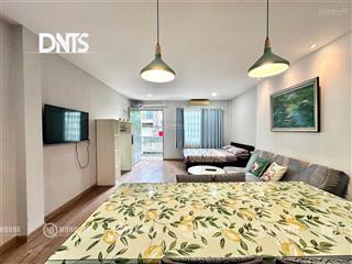 Cho thuê căn hộ ban công lớn45m2 view thoáng đẹp đường rộng oto hoàng sa ngay cầu bông quận 1