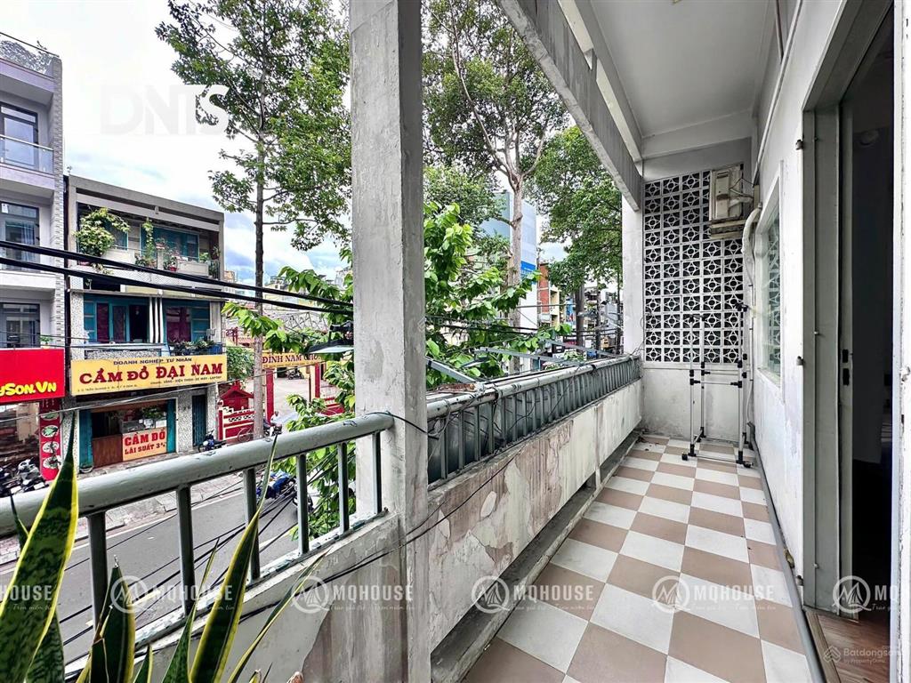 Cho thuê căn hộ ban công lớn45m2 view thoáng đẹp đường rộng oto hoàng sa ngay cầu bông quận 1