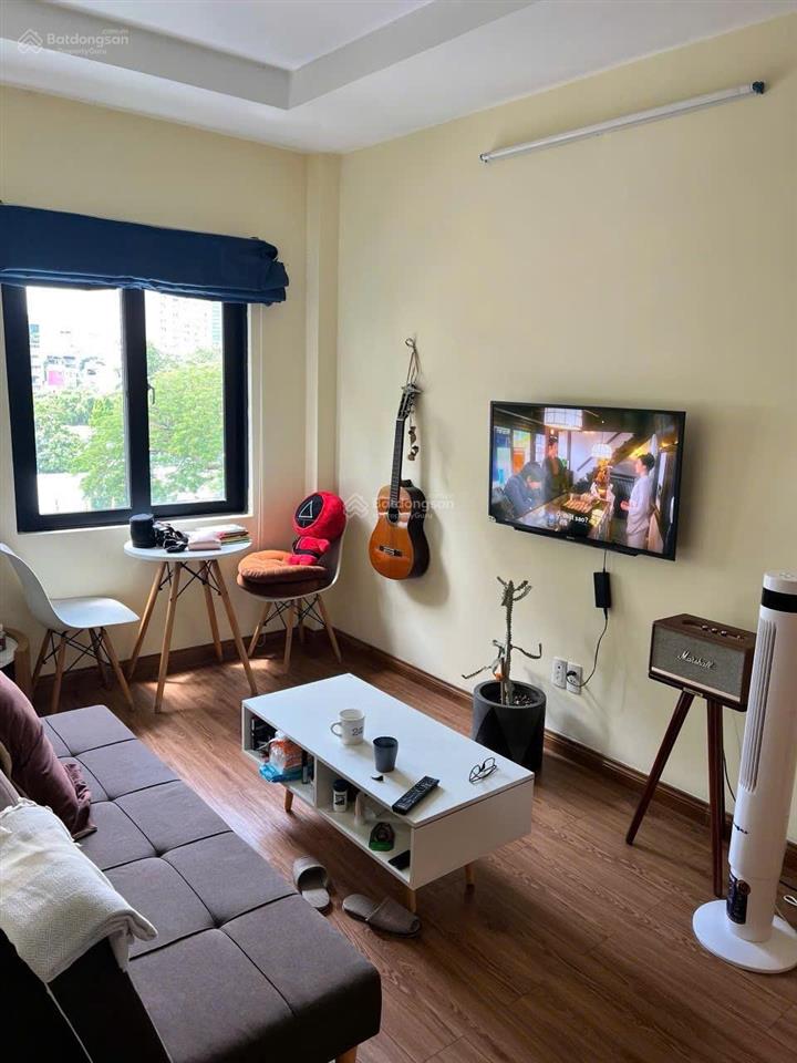 Cho thuê căn 2pn 60m2, ban công view bờ kè hoàng sa, gần đh ussh, ueh quận 1