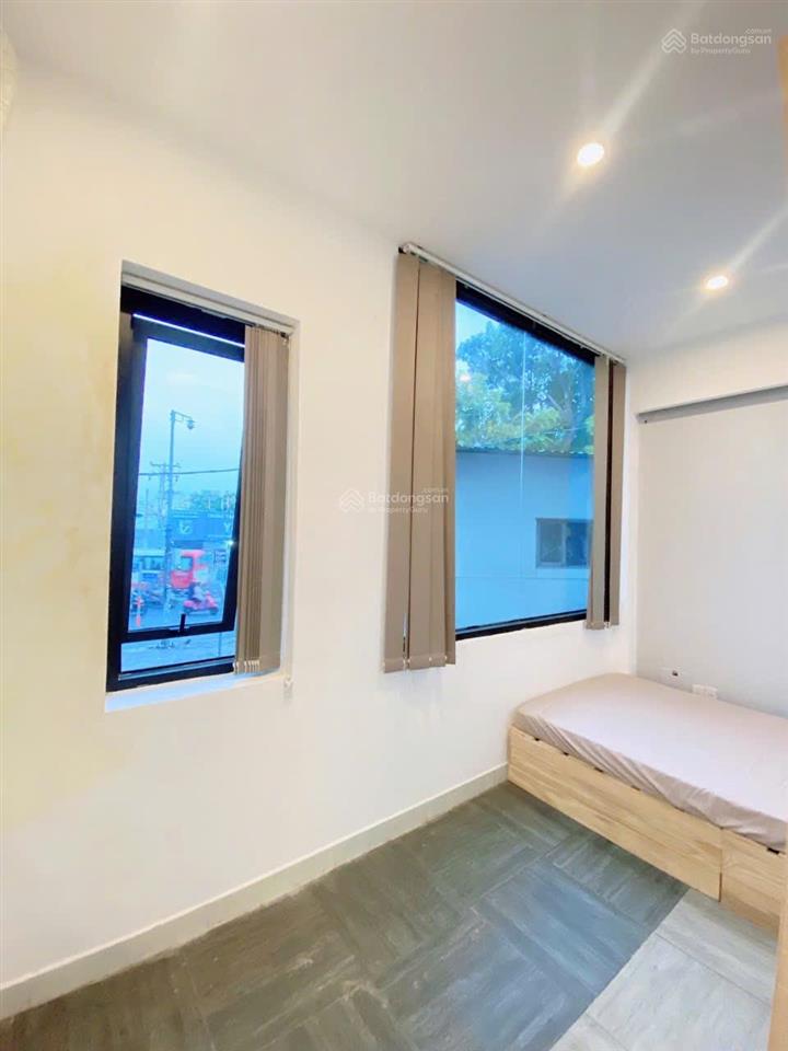 Cho thuê căn 2pn 60m2, ban công view bờ kè hoàng sa, gần đh ussh, ueh quận 1