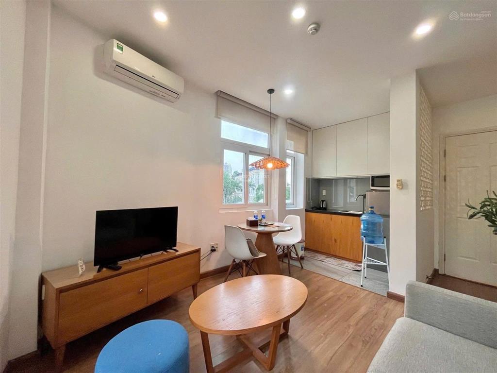 Cho thuê căn hộ cozy 1 phòng ngủ, nhiều cửa sổ lớn, thoáng mát, an ninh ngay nguyễn trãi, quận 1
