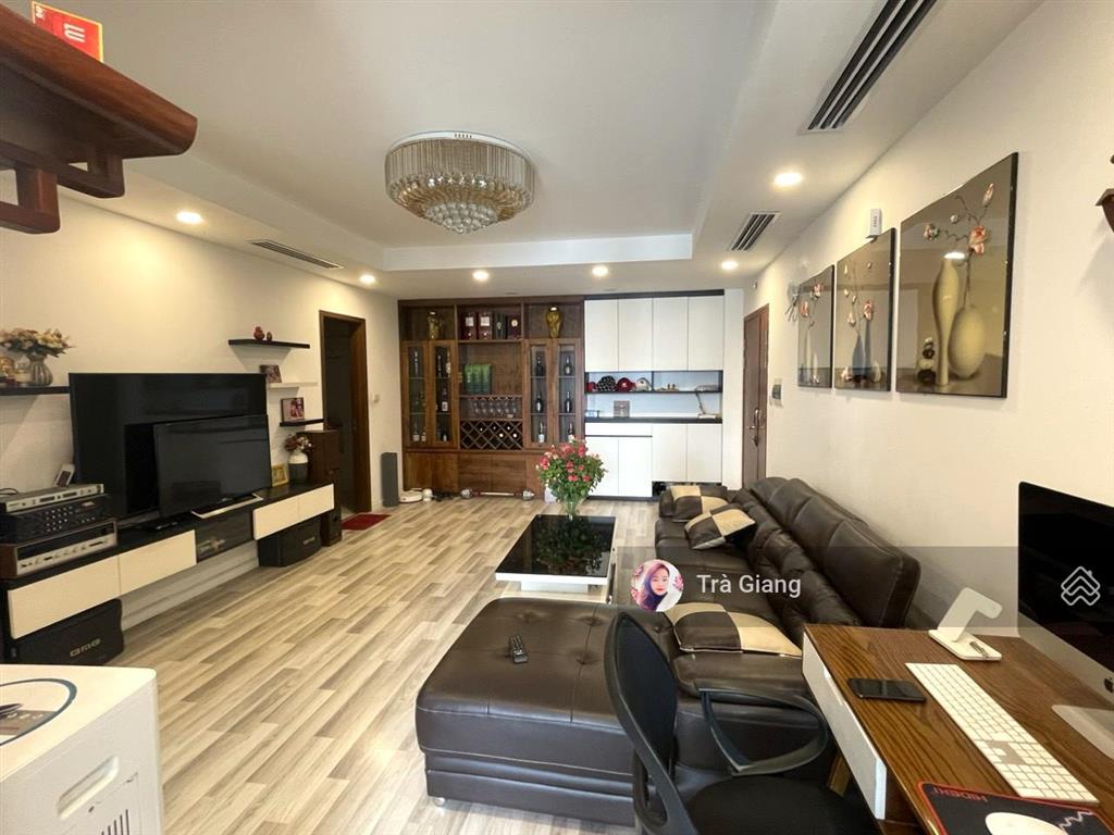 Hiếm! căn duy nhất tại hà nội center point  lê văn lương 65m2, 2pn2vs, full ánh sáng, có slot ôtô