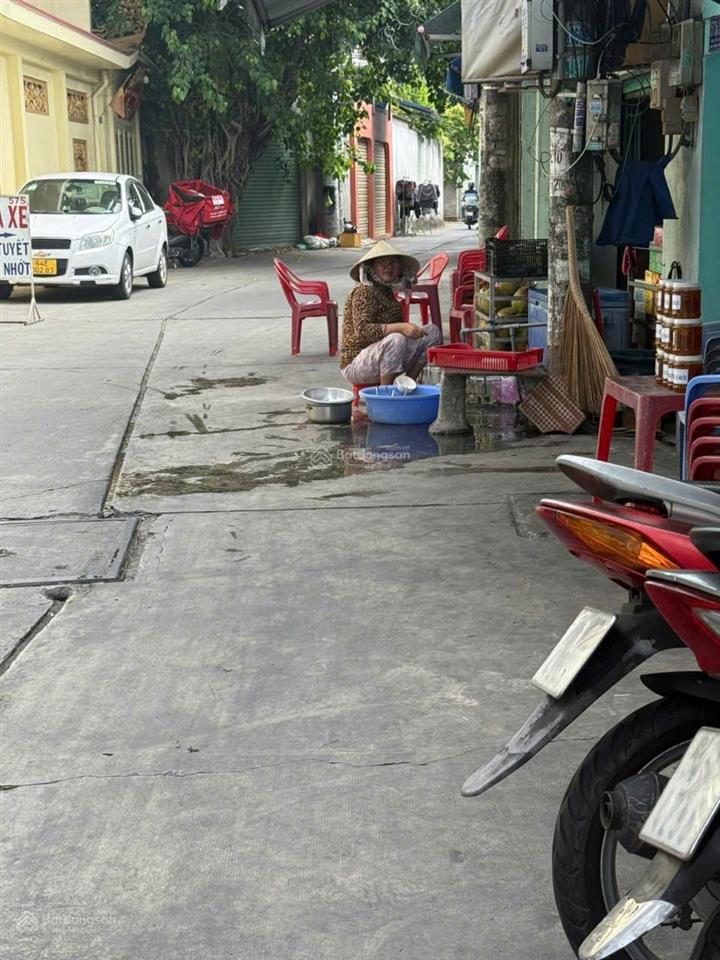 Chính chủ gửi bán nhà tỉnh lộ 10, hẻm xe hơi giá chỉ 4,2 tỷ 1 trệt 1 lầu, 2pn 2 wc, diện tích 54m2
