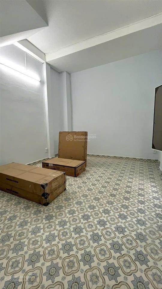 Q10  nhà 2 tầng đúc btct  50m² nở hậu  3pn  2wc  dòng tiền 15tr/th chỉ 8.8 tỷ