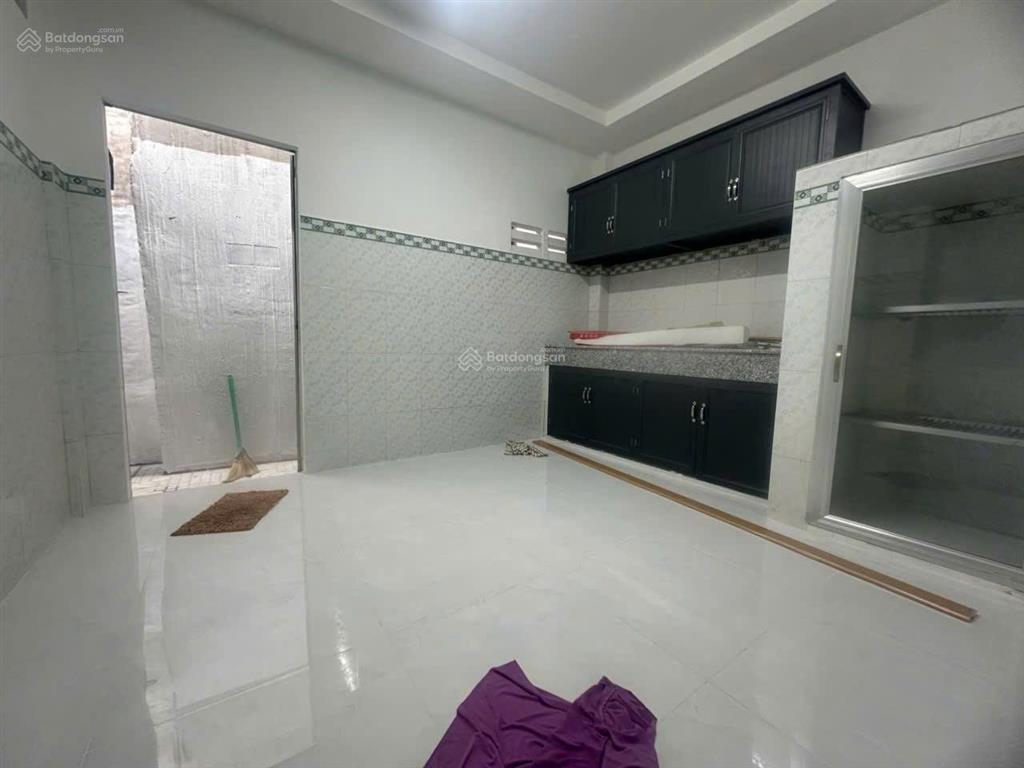 Nhà riêng cạnh chợ thủ đức, ngay linh tây, 50m², nhà 2 tầng 3pn 2wc, ngang 5.3m, giá 4.2 tỷ.