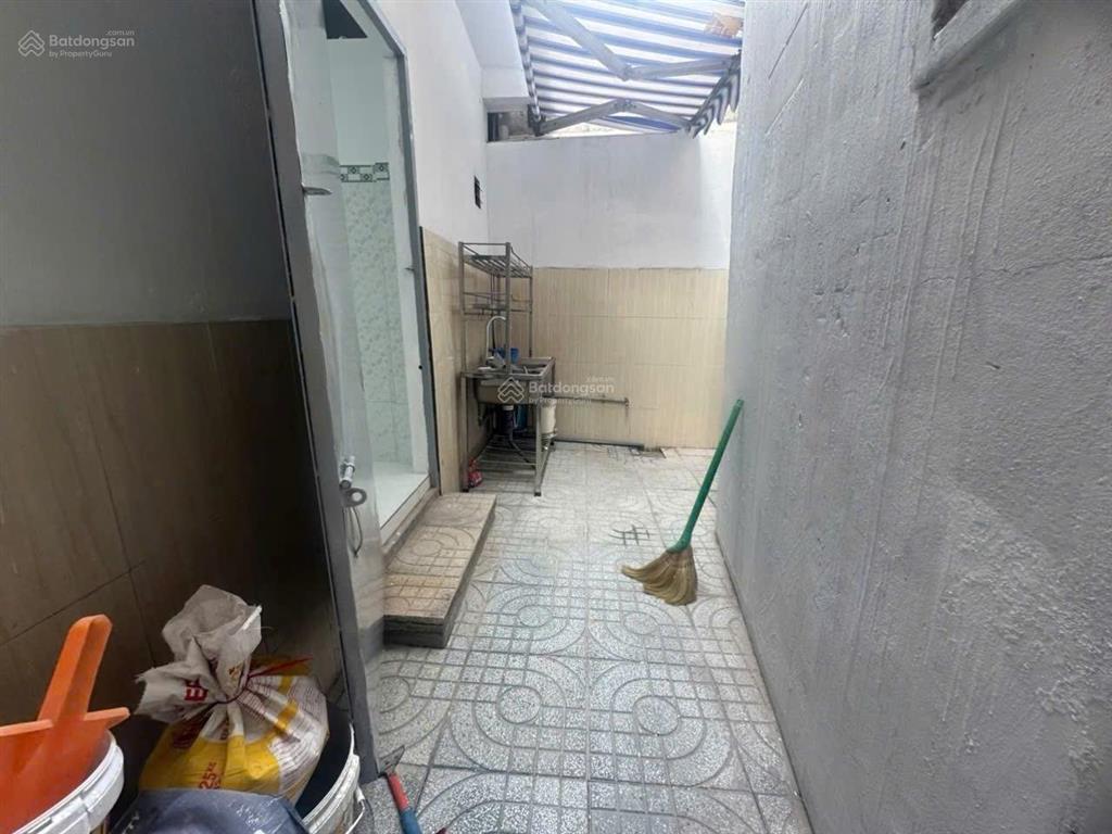 Nhà riêng cạnh chợ thủ đức, ngay linh tây, 50m², nhà 2 tầng 3pn 2wc, ngang 5.3m, giá 4.2 tỷ.