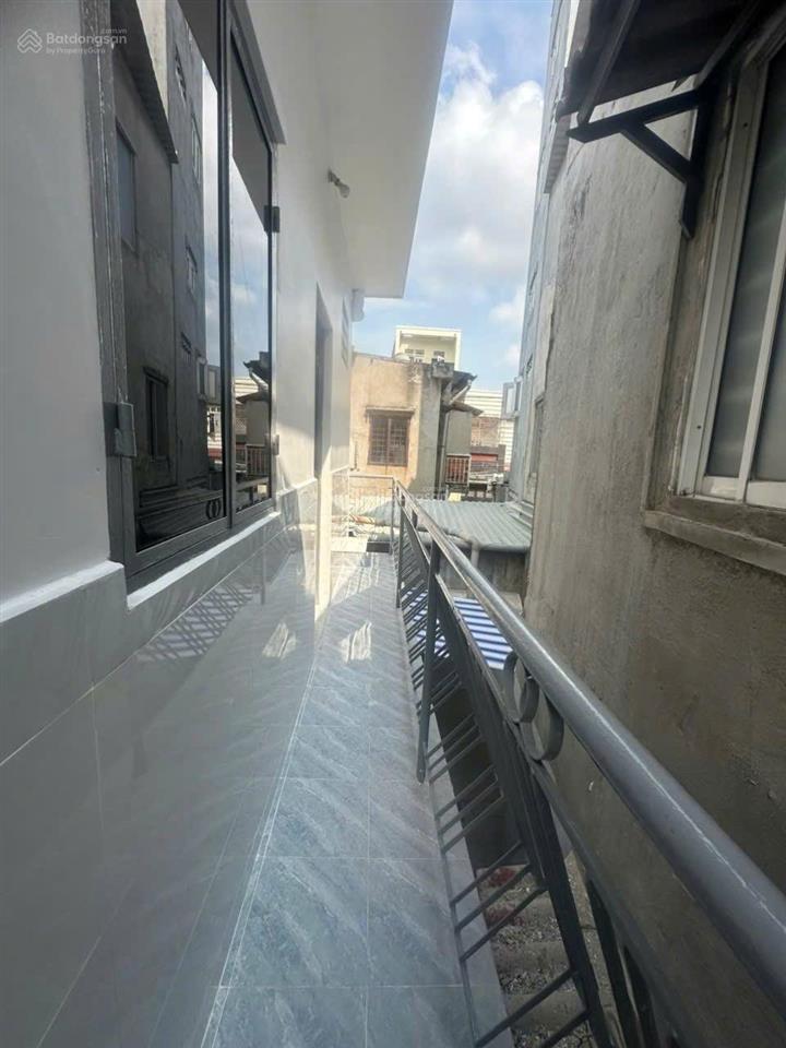 Nhà riêng cạnh chợ thủ đức, ngay linh tây, 50m², nhà 2 tầng 3pn 2wc, ngang 5.3m, giá 4.2 tỷ.
