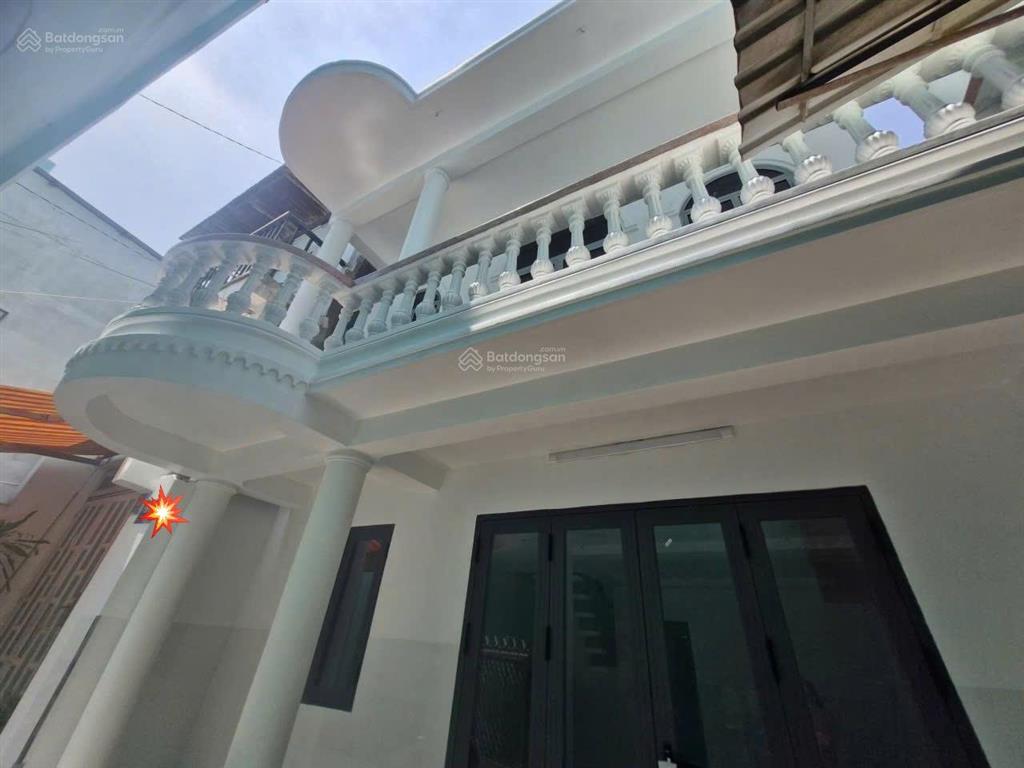 Nhà riêng cạnh chợ thủ đức, ngay linh tây, 50m², nhà 2 tầng 3pn 2wc, ngang 5.3m, giá 4.2 tỷ.