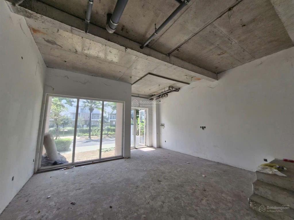 Khu dân cư dragon villa phú hữu q9, view hồ xanh mướt thơ mộng, 3 tầng, 120m², giá 9.5 tỷ.