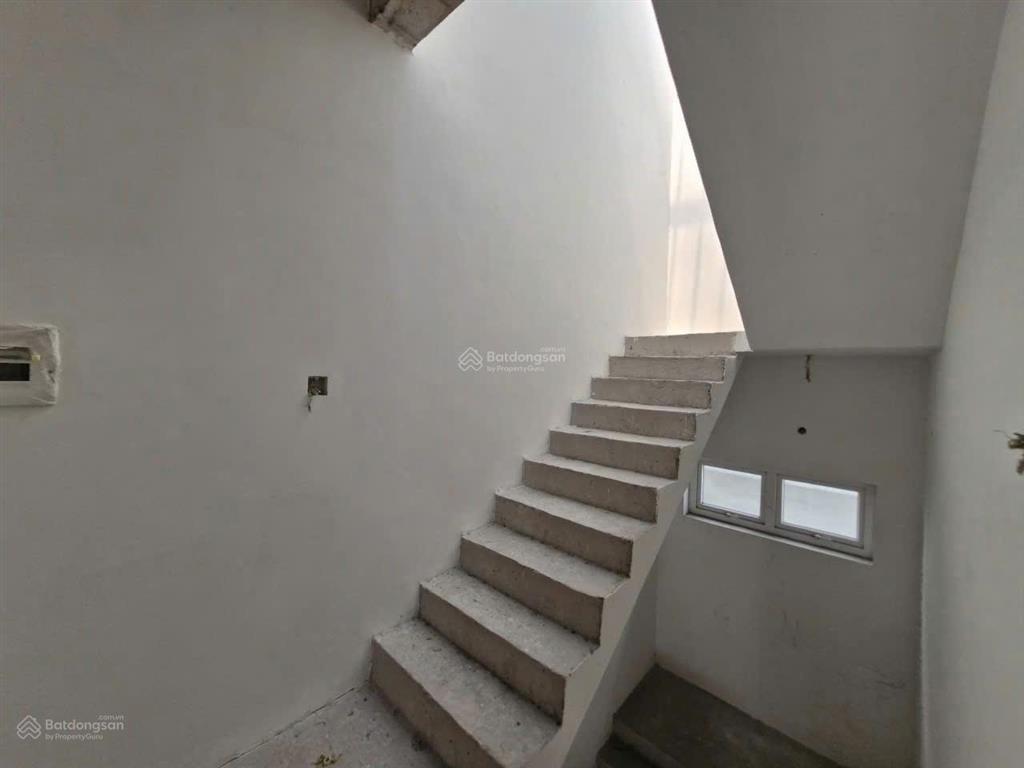Khu dân cư dragon villa phú hữu q9, view hồ xanh mướt thơ mộng, 3 tầng, 120m², giá 9.5 tỷ.