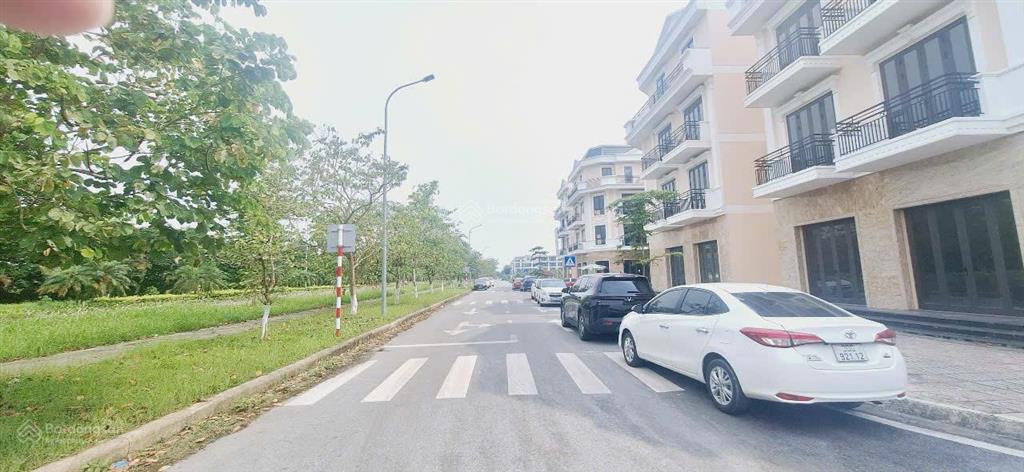 Nhà em bán nhanh căn liền kề, sh  75m  4 tầng  5,6 tỷ