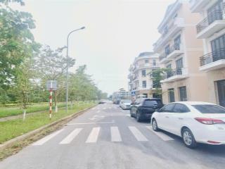 Nhà em bán nhanh căn liền kề, sh  75m  4 tầng  5,6 tỷ