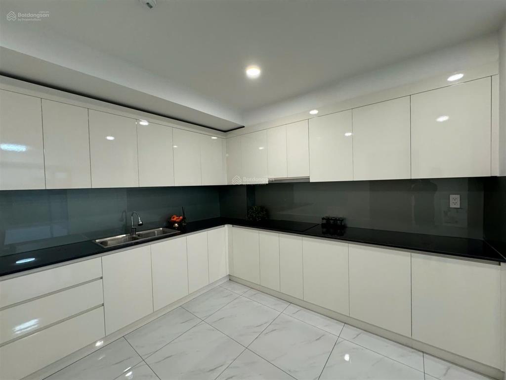 Nhà em bán căn hộ 3pn  93m  có nội thất cb  nhỉnh 3 tỷ /căn