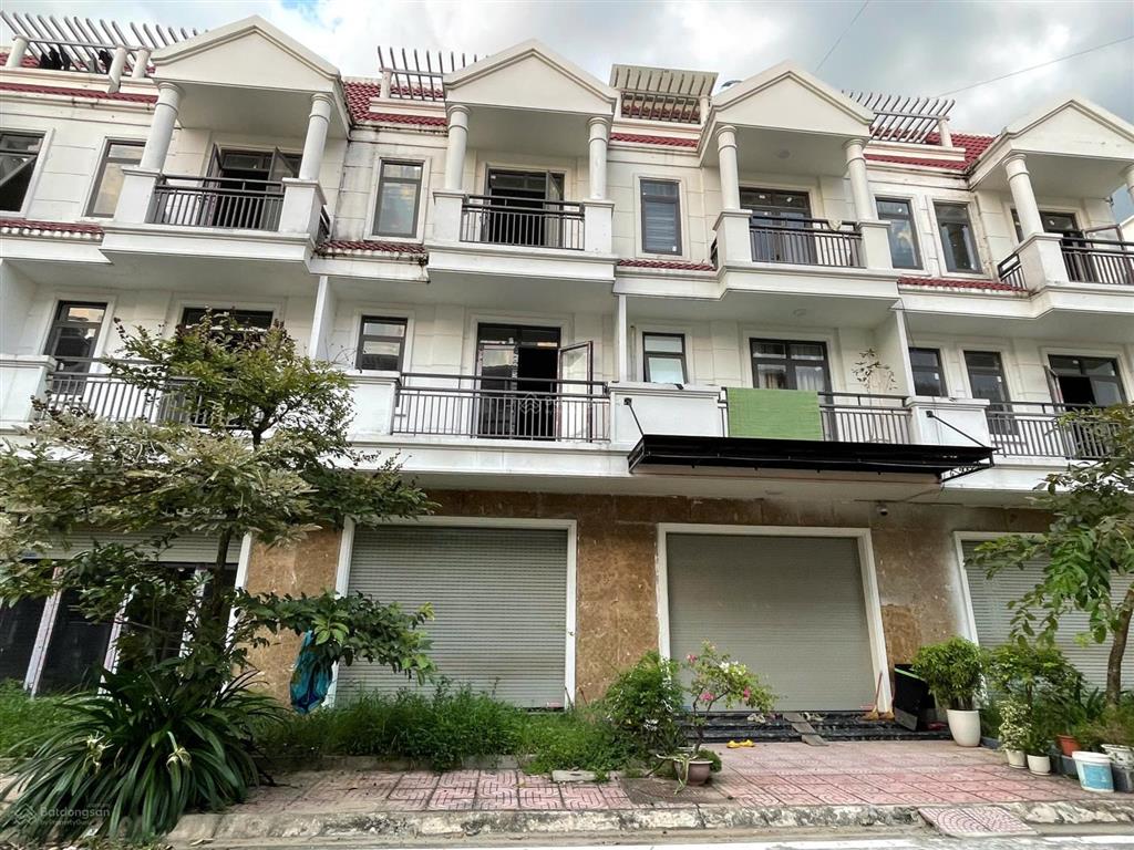 Nhà em bán căn liền kề 75m  nhà xây sẵn  giá thương lượng  trung tâm vsip