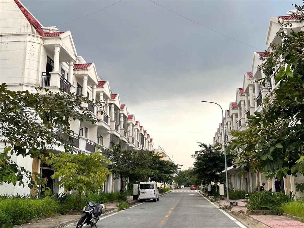 Nhà em bán căn liền kề 75m  nhà xây sẵn  giá thương lượng  trung tâm vsip