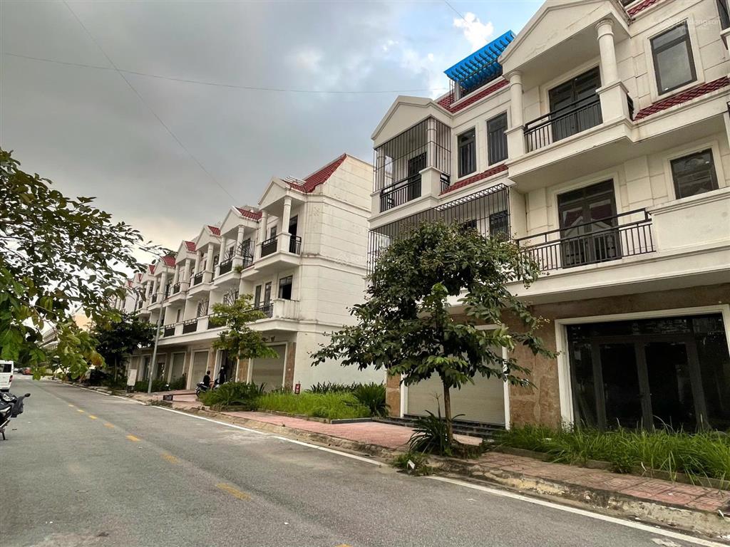Nhà em bán căn liền kề 75m  nhà xây sẵn  giá thương lượng  trung tâm vsip
