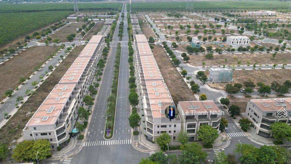 Lô góc 2 mặt tiền ngay ngã tư chỉ 3.7 tỷ (142m2, 7.5 x 20) gem sky world 92ha
