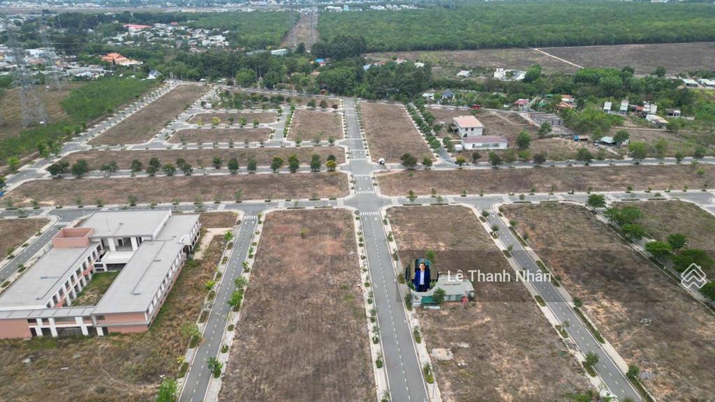 Lô góc 2 mặt tiền ngay ngã tư chỉ 3.7 tỷ (142m2, 7.5 x 20) gem sky world 92ha