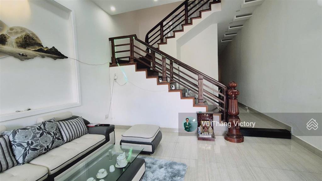 Bán nhà phố phường 9 đà lạt,mặt tiền đường quy hoạch yersin, ô tô tận nơi, sổ riêng,giá 8,9 tỷ
