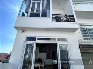 Bán nhà mặt tiền hẻm ôtô đà lạt, đường nguyễn trung trực, phường 4, giá 6 tỷ