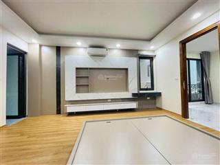 Đội cấn 6 tầng thang máy  mới đẹp ở ngay  3 bước ra mặt phố 200m ra lăng bác