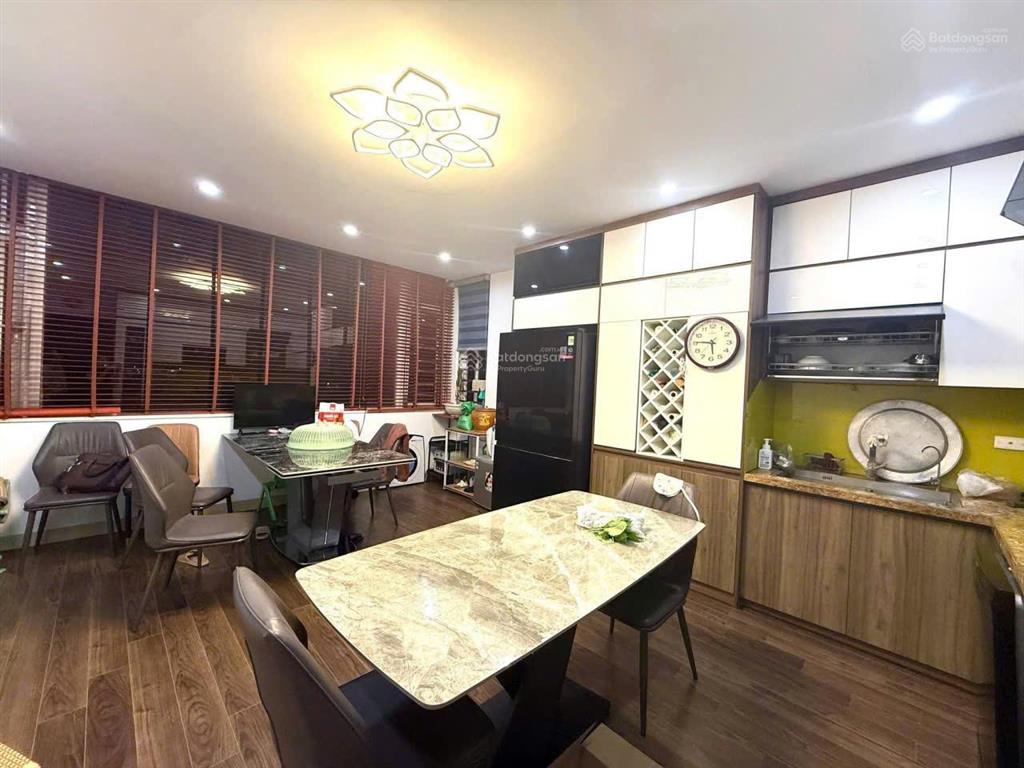 Bán gấp! tô hiệu, chân chung cư, 70m2*5 tầng, mt 5m, kinh doanh, cho thuê 30 triệu/tháng, hơn 16 tỷ