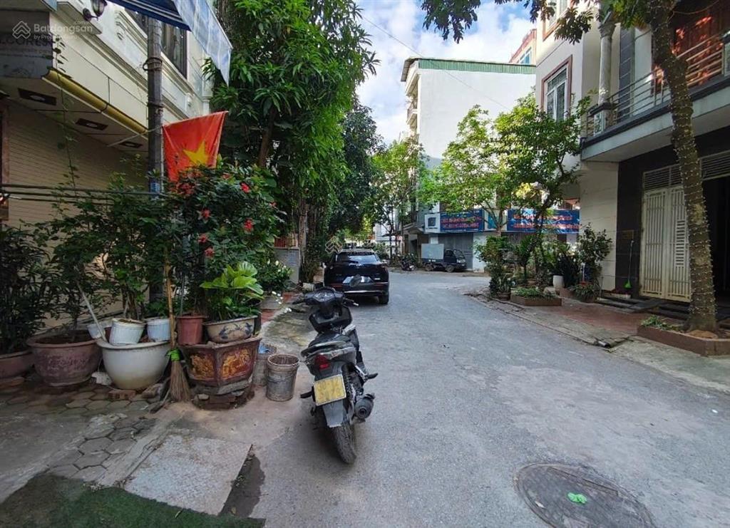Bán gấp! gần parkcity lê trọng tấn, la khê, 50m2, mt 4m, vỉa hè, kinh doanh, dân trí cao quanh 11tỷ