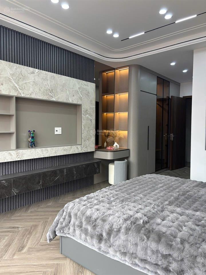 Bán gấp! văn quán, dt 40m2*4 tầng, mt 4m, ô tô, dân xây, dân trí cao, sát mặt phố, quanh 7 tỷ