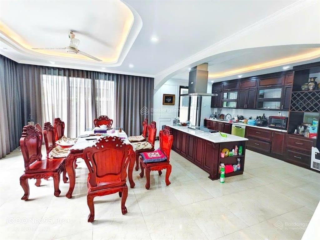 Bán gấp! biệt thự văn phú dt 210m2*4 tầng, mt 10m, vỉa hè, kinh doanh, nội thất xịn, quanh 32 tỷ