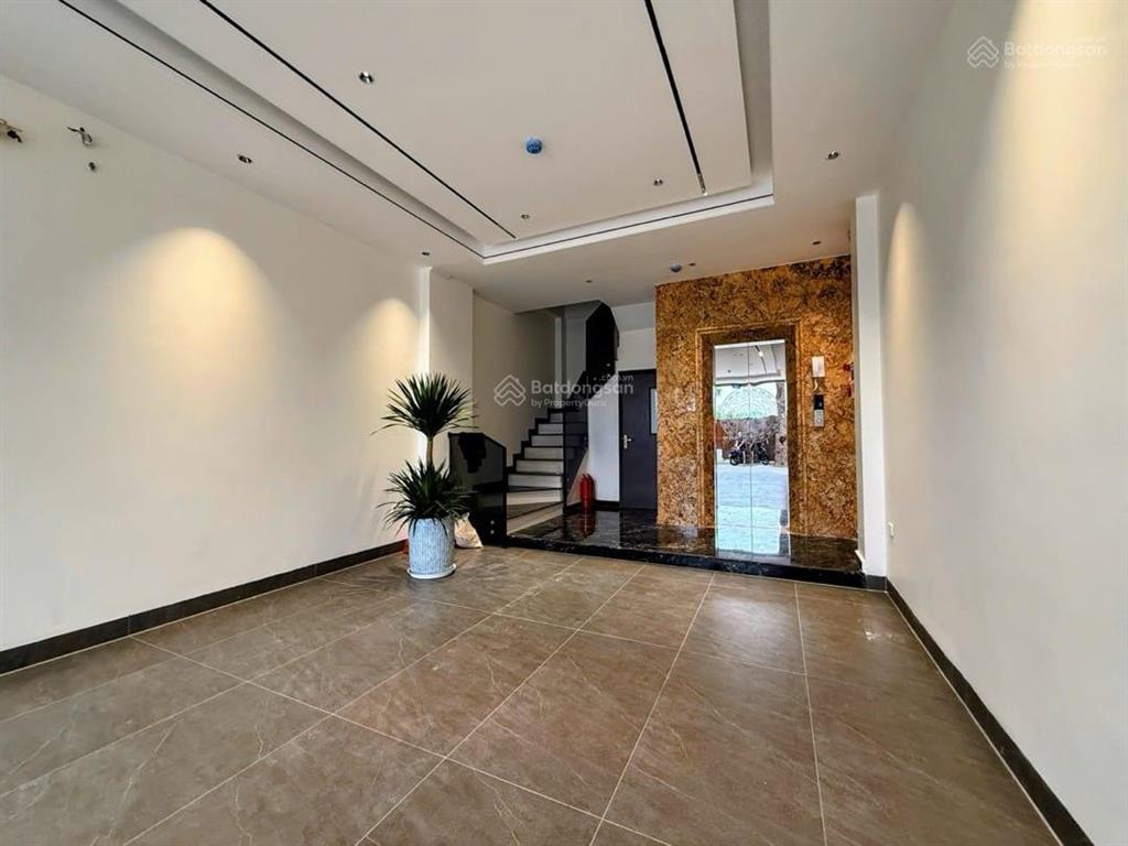 Bán gấp! văn khê dt 50m2*5 tầng, mt 5m, nhiều ô tô tránh vỉa hè, thang máy, nội thất xịn, hơn 15 tỷ