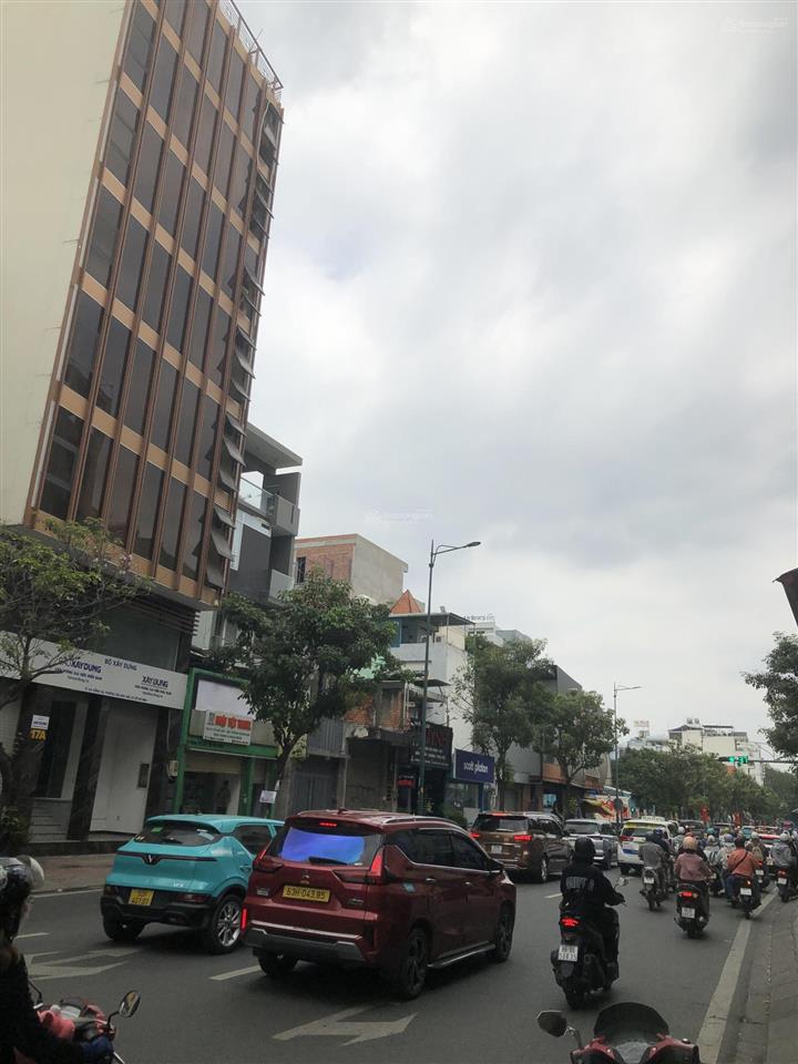 Bán nhà hồng hà 128m² 3 tầng  góc 2mt, gần sân bay