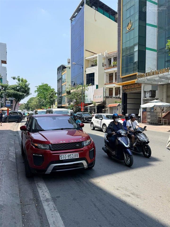 Bán nhà hồng hà 128m² 3 tầng  góc 2mt, gần sân bay