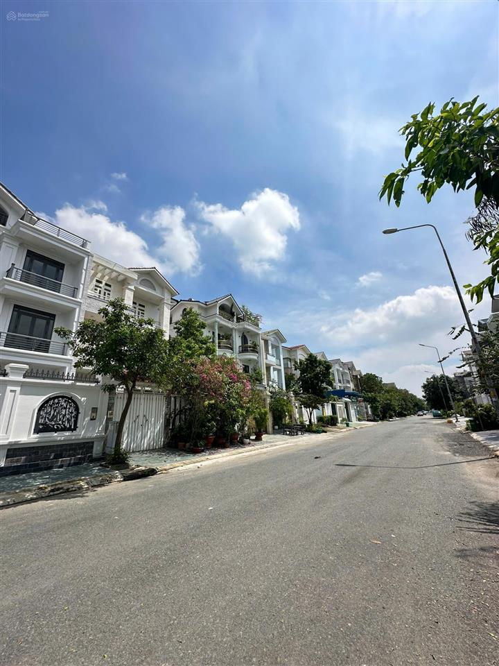 Biệt thự cao cấp! vị trí đẹp nhất khu đặng thùy trâm p13 bình thạnh 4 tầng 10x20m chỉ 30. x tỷ tl