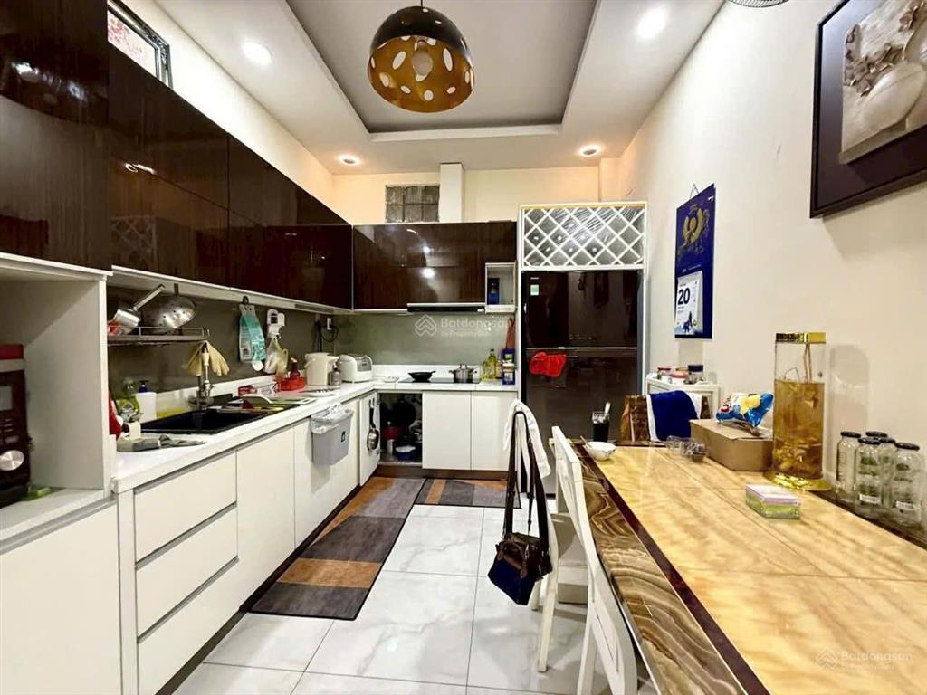 Thu nhập 100 tr/tháng! tòa nhà mặt tiền kinh doanh nguyễn du p7 gò vấp 6 tầng 4,2x30m, chỉ 18. x tỷ