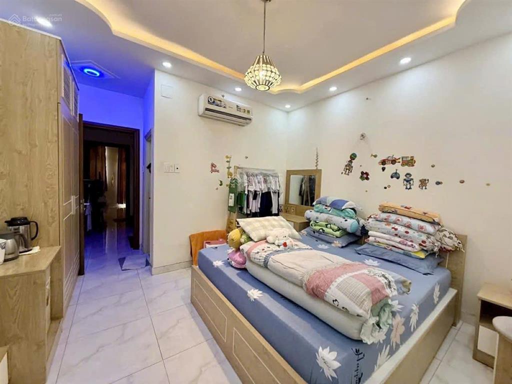Thu nhập 100 tr/tháng! tòa nhà mặt tiền kinh doanh nguyễn du p7 gò vấp 6 tầng 4,2x30m, chỉ 18. x tỷ