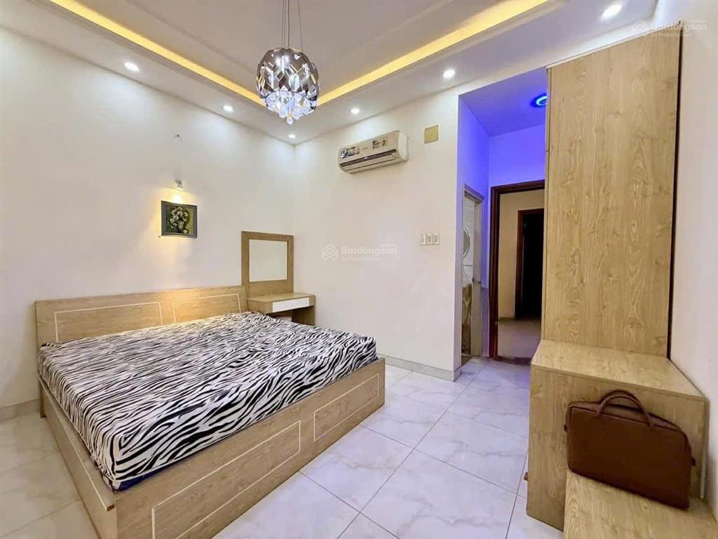 Thu nhập 100 tr/tháng! tòa nhà mặt tiền kinh doanh nguyễn du p7 gò vấp 6 tầng 4,2x30m, chỉ 18. x tỷ