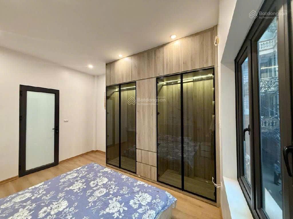 Bán nhà đẹp cầu giấy 40m2, 5 tầng full nội thất châu âu, ngõ rộng thông thoáng