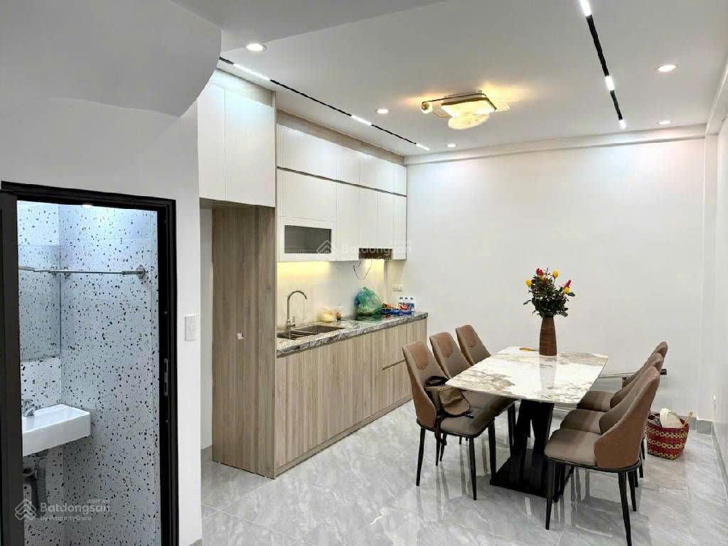 Bán nhà đẹp cầu giấy 40m2, 5 tầng full nội thất châu âu, ngõ rộng thông thoáng