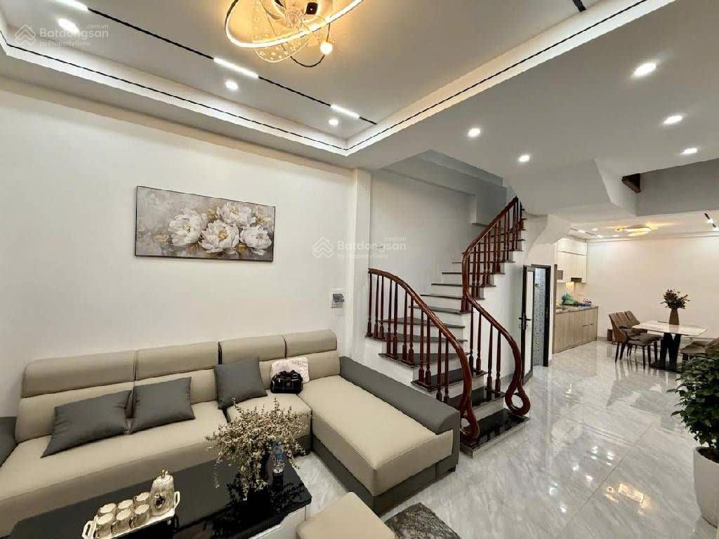 Bán nhà đẹp cầu giấy 40m2, 5 tầng full nội thất châu âu, ngõ rộng thông thoáng