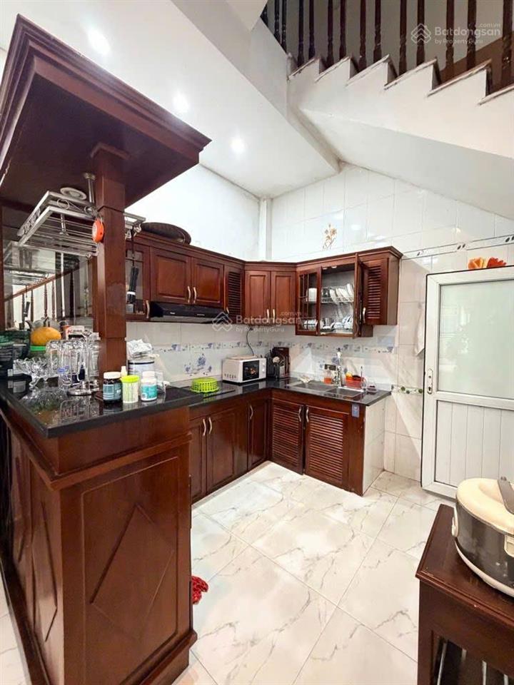 Chính chủ cần bán nhà 45 m2, 05 tầng , mặt tiền 4,5m sổ đỏ lâu dài tại cầu giấy