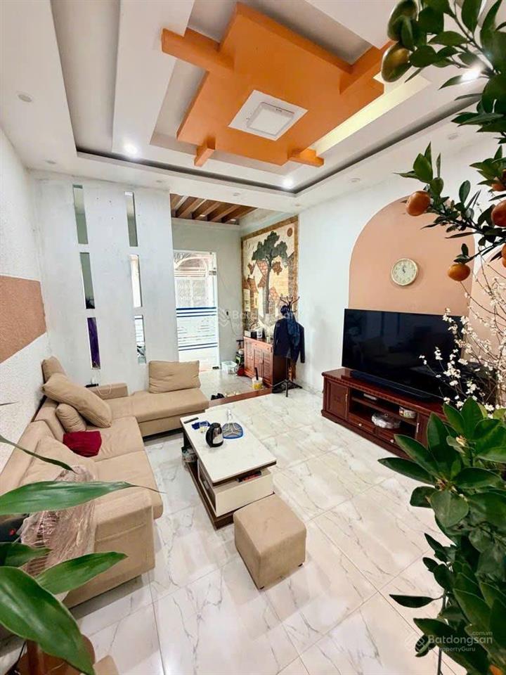 Chính chủ cần bán nhà 45 m2, 05 tầng , mặt tiền 4,5m sổ đỏ lâu dài tại cầu giấy