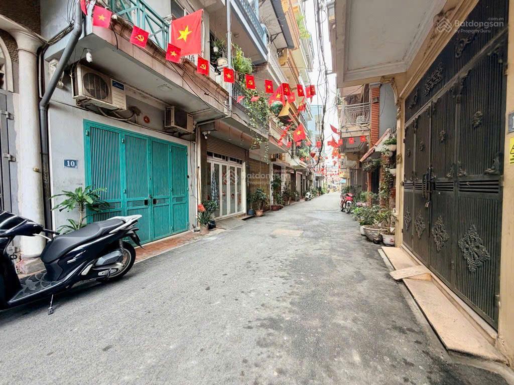 Chính chủ cần bán nhà 45 m2, 05 tầng , mặt tiền 4,5m sổ đỏ lâu dài tại cầu giấy