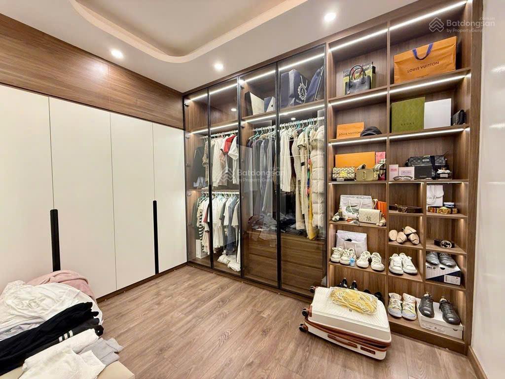 Bán nhà riêng tại cầu giấy, 9,8 tỷ, 40m2, 4pn, 4wc, 6 tầng, mặt tiền 4.5m